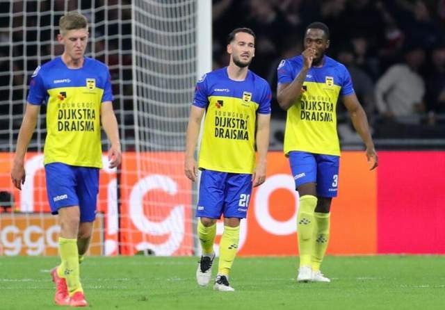 强调了他在 强调了他在